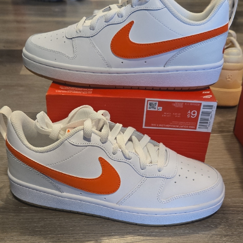 Nike Court Burough Low 2(GS)  Orange Swoosh 6.5 Youth/womens 8 BRAND NEW